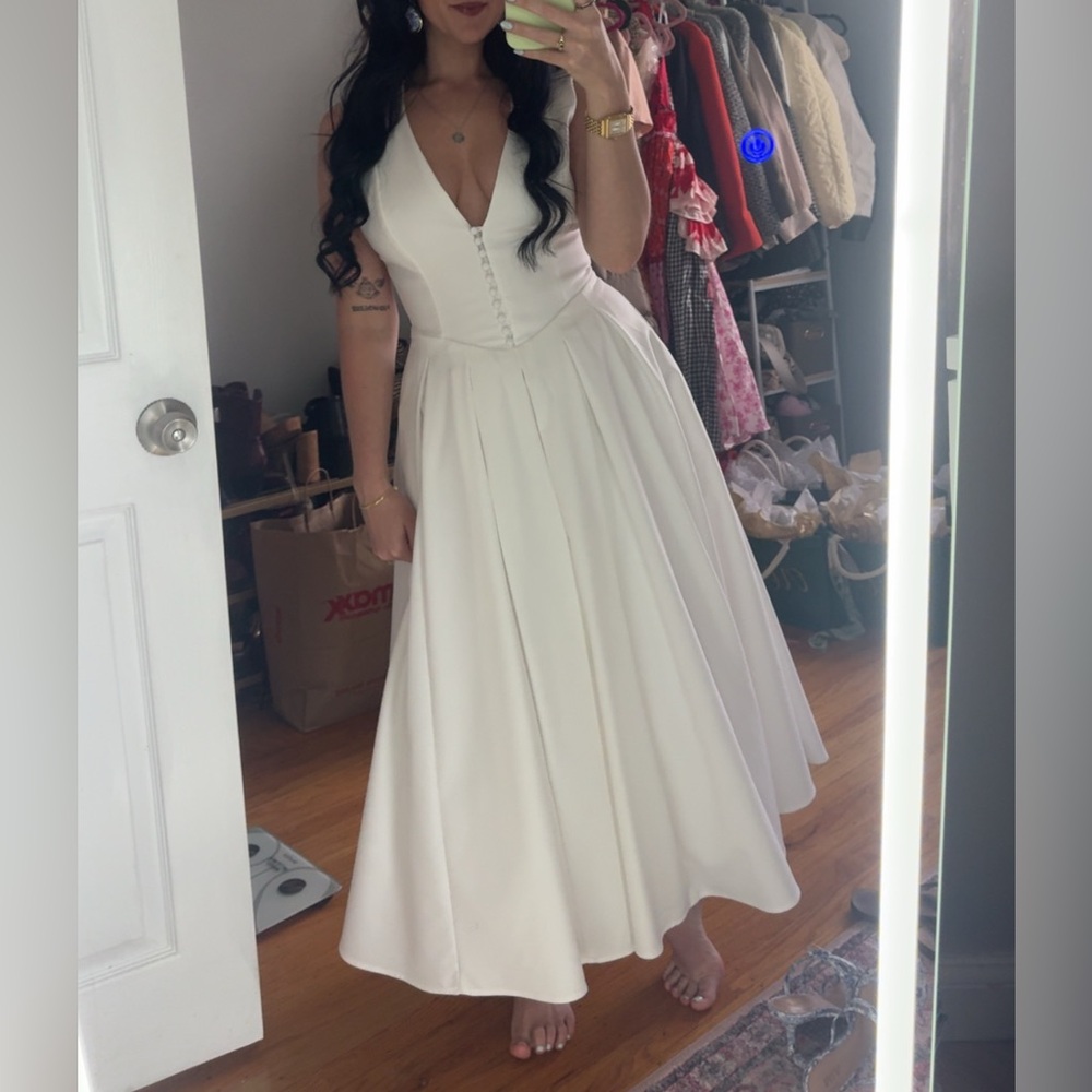 Meshki White V-Neck Wedding Dress